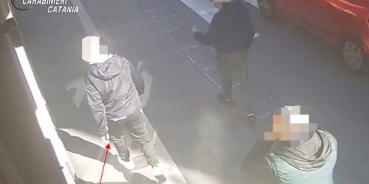 Pensavano fosse il rapinatore di un pensionato