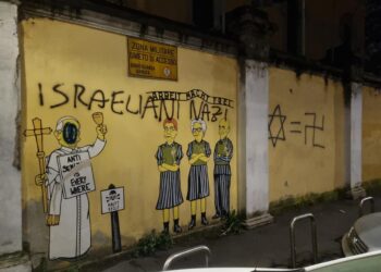 Scritte anti-semite su opera artista contemporaneo
