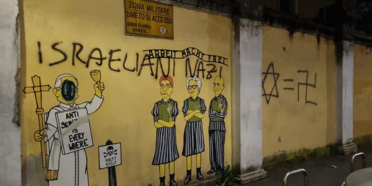 Scritte anti-semite su opera artista contemporaneo