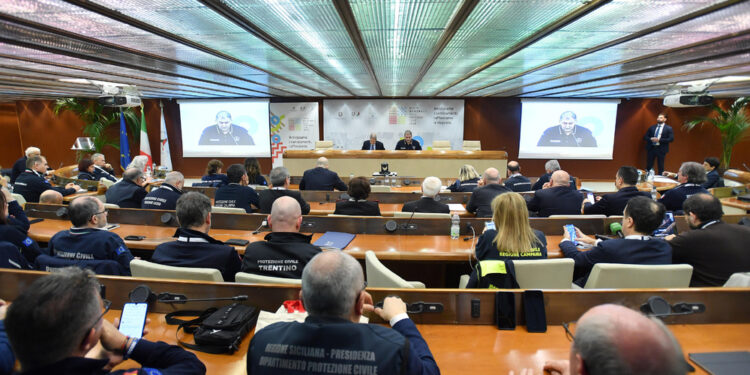 Con lui anche un coordinatore. Solidarietà dalla Carnia