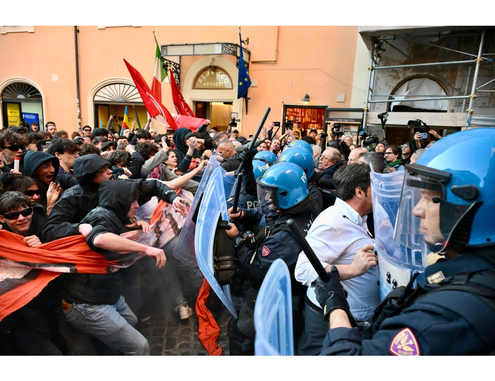 Sit in contro il decreto sicurezza, scontri a Roma