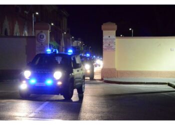 Avrebbe condiviso su canali criptati immagini con minori
