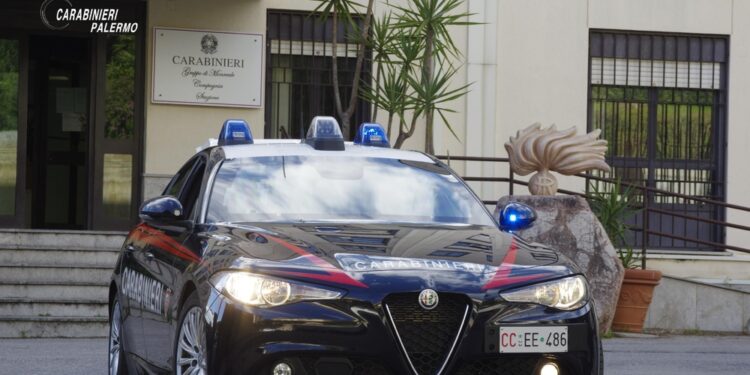Rissa tra due gruppi di giovani dopo serata in pizzeria