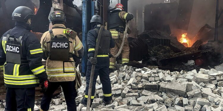 Ci sono 9 piccoli fra i 18 morti nell'attacco russo