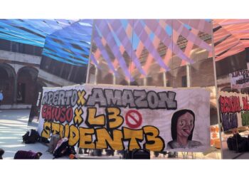 Studenti occupano un chiostro
