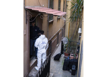 Padre e madre non indagati. Arma gettata in un cassonetto