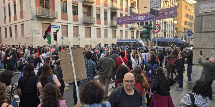 Nessun ferito tra i manifestanti e le forze di polizia.