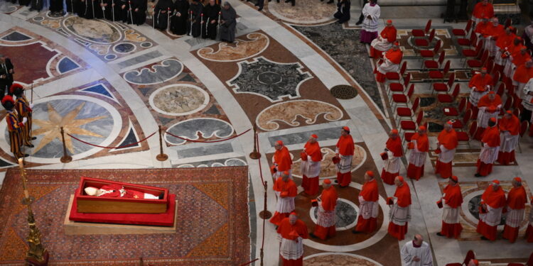 Decine i cardinali presenti