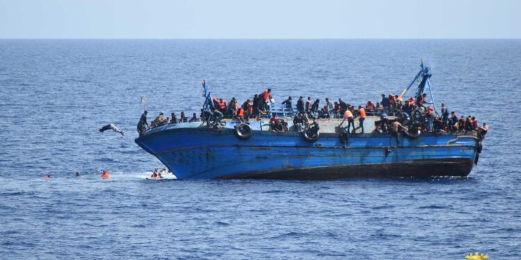 indagati per favoreggiamento dell'immigrazione clandestina