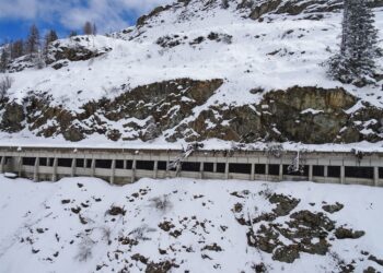 Via ai lavori sulla galleria svizzera danneggiata da una valanga