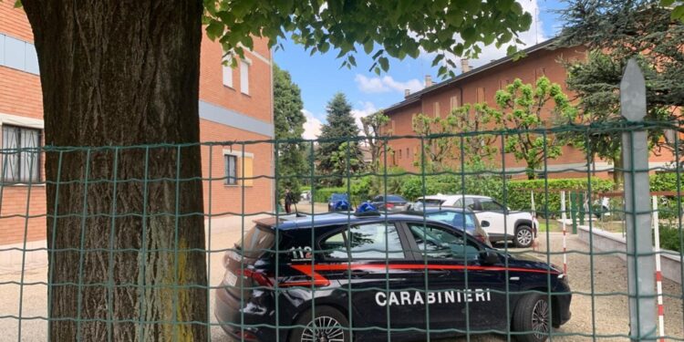 Due anziani coniugi e il figlio