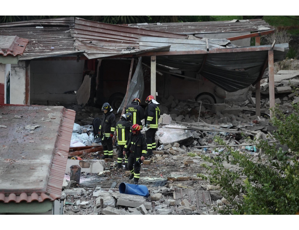 Tre giovani morti in esplosione fabbrica fuochi, 2 arresti