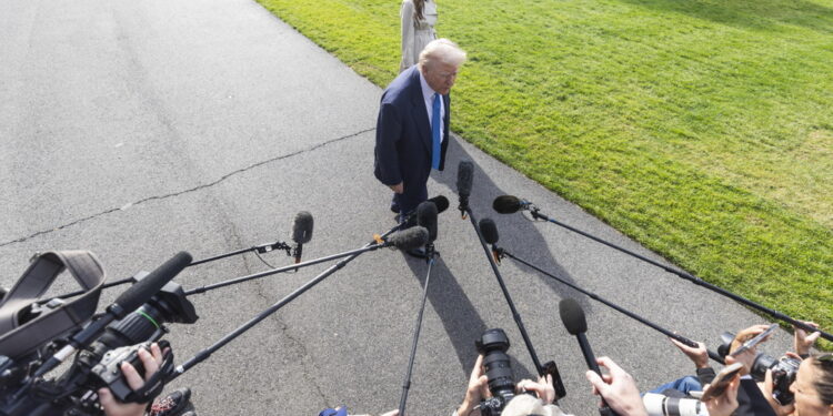 Il presidente ai reporter sul volo per Roma