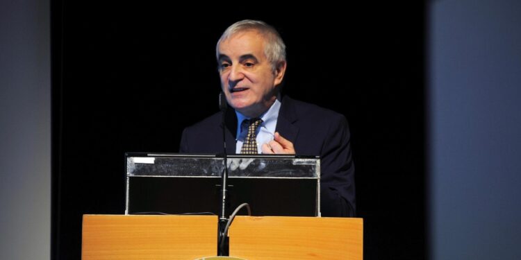 Italiano esperto di malattie invecchiamento