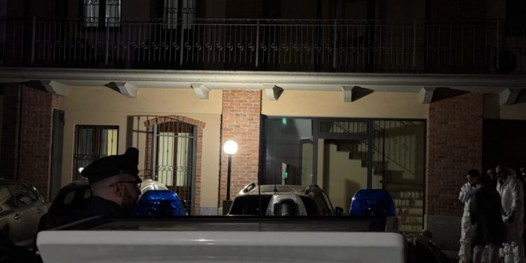 L'aspettava davanti casa e le aveva detto di lasciare compagno