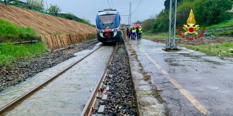 Sul posto vigili del fuoco e ambulanza per una bimba spaventata