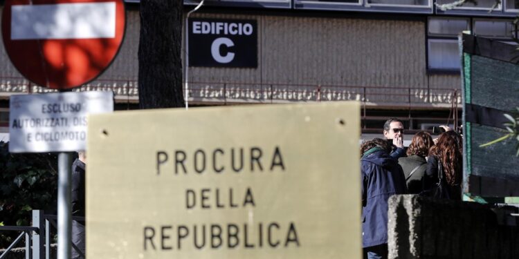 I contatti privati di Mattarella e Meloni. Indaga pm Roma