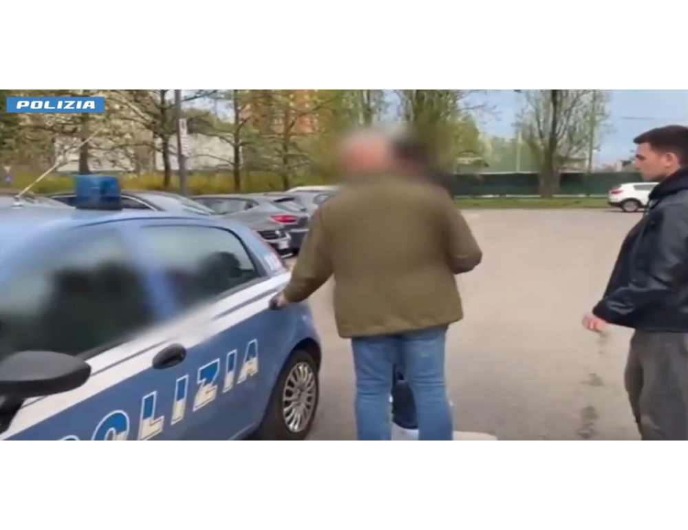 Violentata dal branco costretta a lasciare il paese