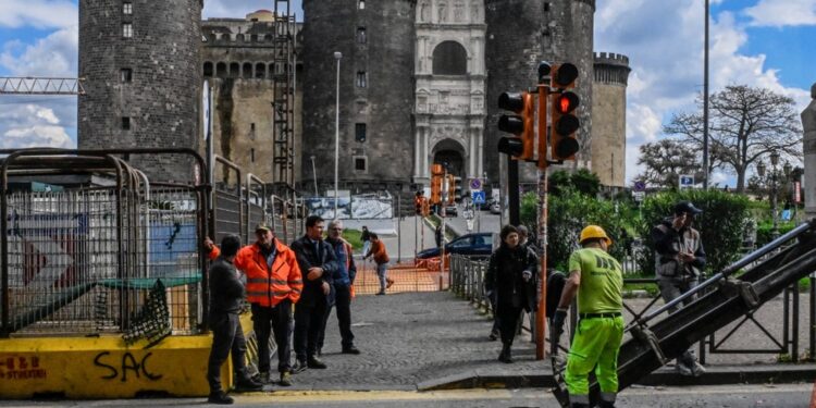 Segni di scavo verso alcune banche