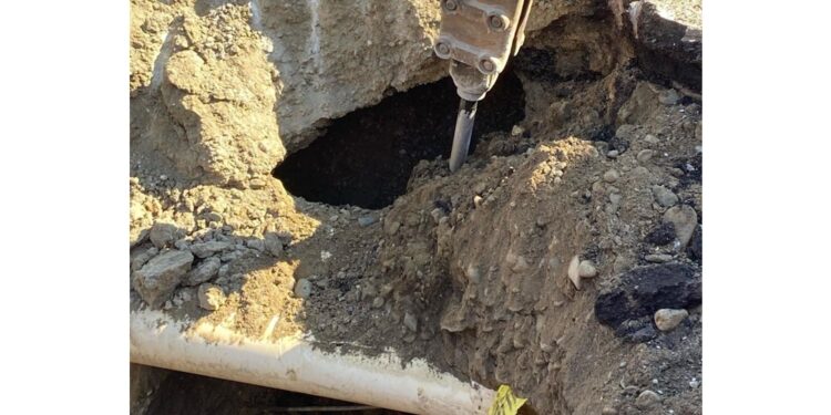 Crollo per lo svuotamento del terreno in un pozzetto