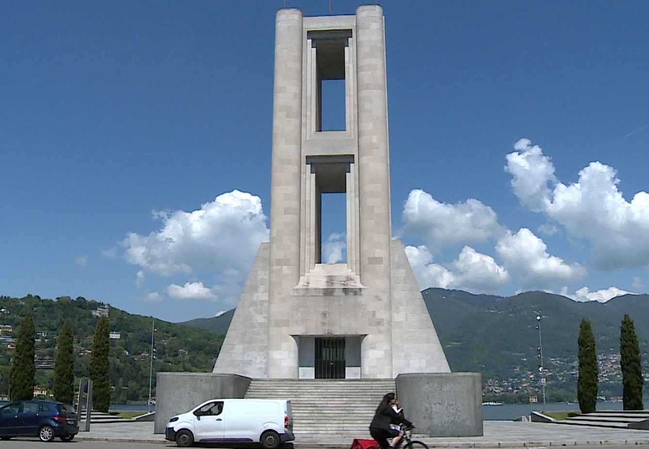 Il Monumento ai Caduti di Como, macchie e segni di degrado