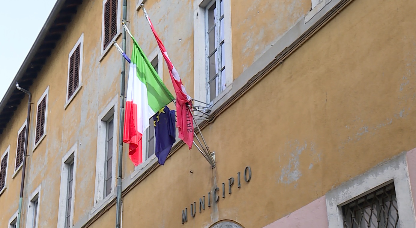 Dipendenti del Comune e mercato coperto, il sindaco di Como risponde ai dubbi