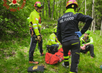 Intervento dei vigili del fuoco in Valbrona, dove, poco dopo mezzogiorno un 83enne si sarebbe sentito male mentre si trovava sul sentiero Megna