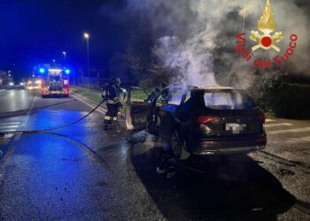 Incendio auto via Tentorio