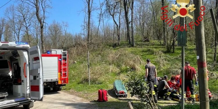 Un ciclista è caduto nel Parco del Lura