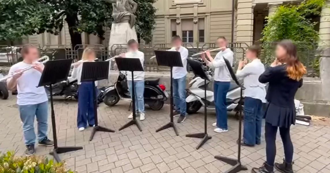 Scontro Comune-Carducci, la protesta degli studenti del Conservatorio. Rapinese: “Ai ragazzi lo spazio che gli spetta”