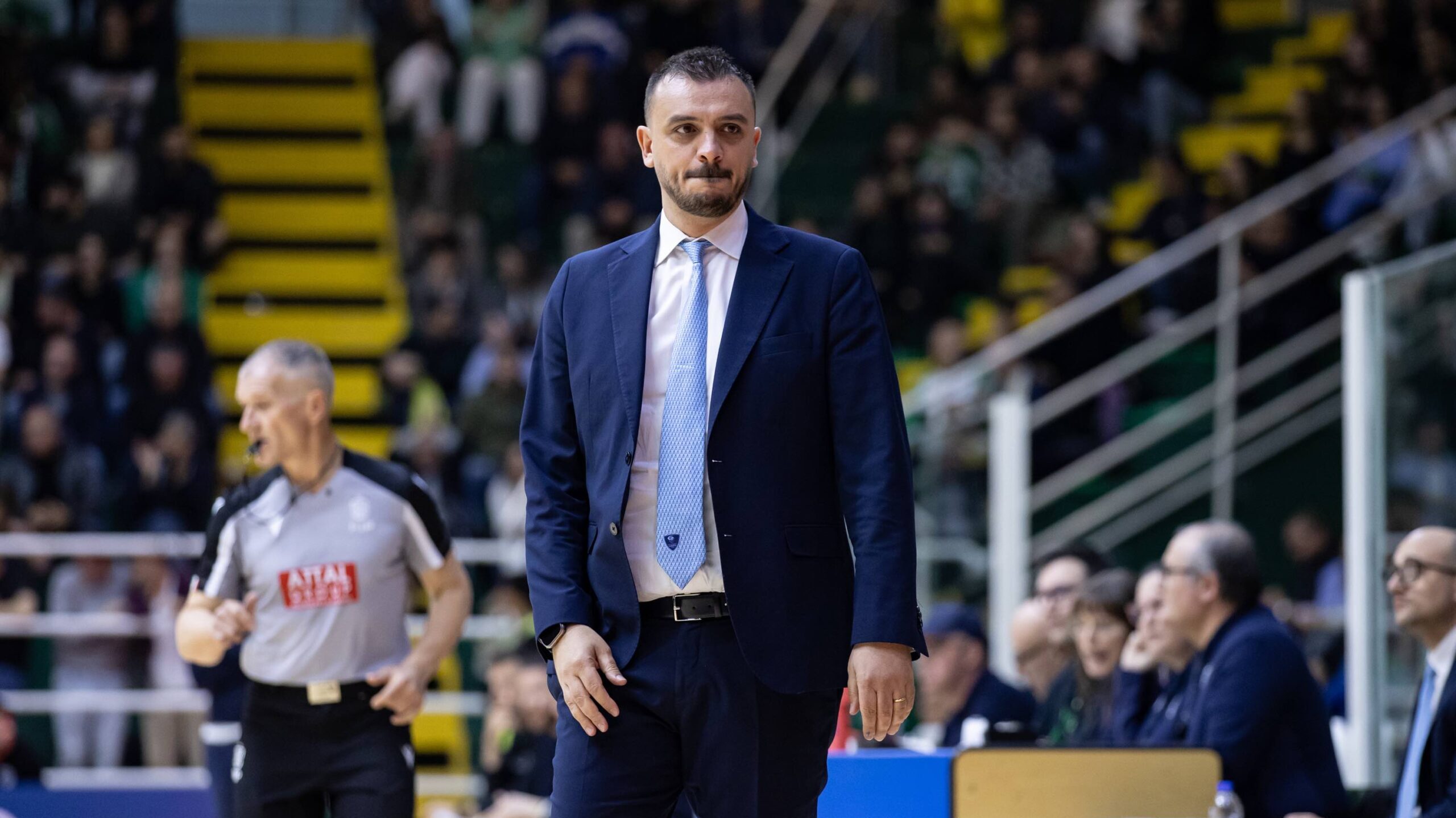 Pallacanestro Cantù a caccia di punti domenica a Napoli