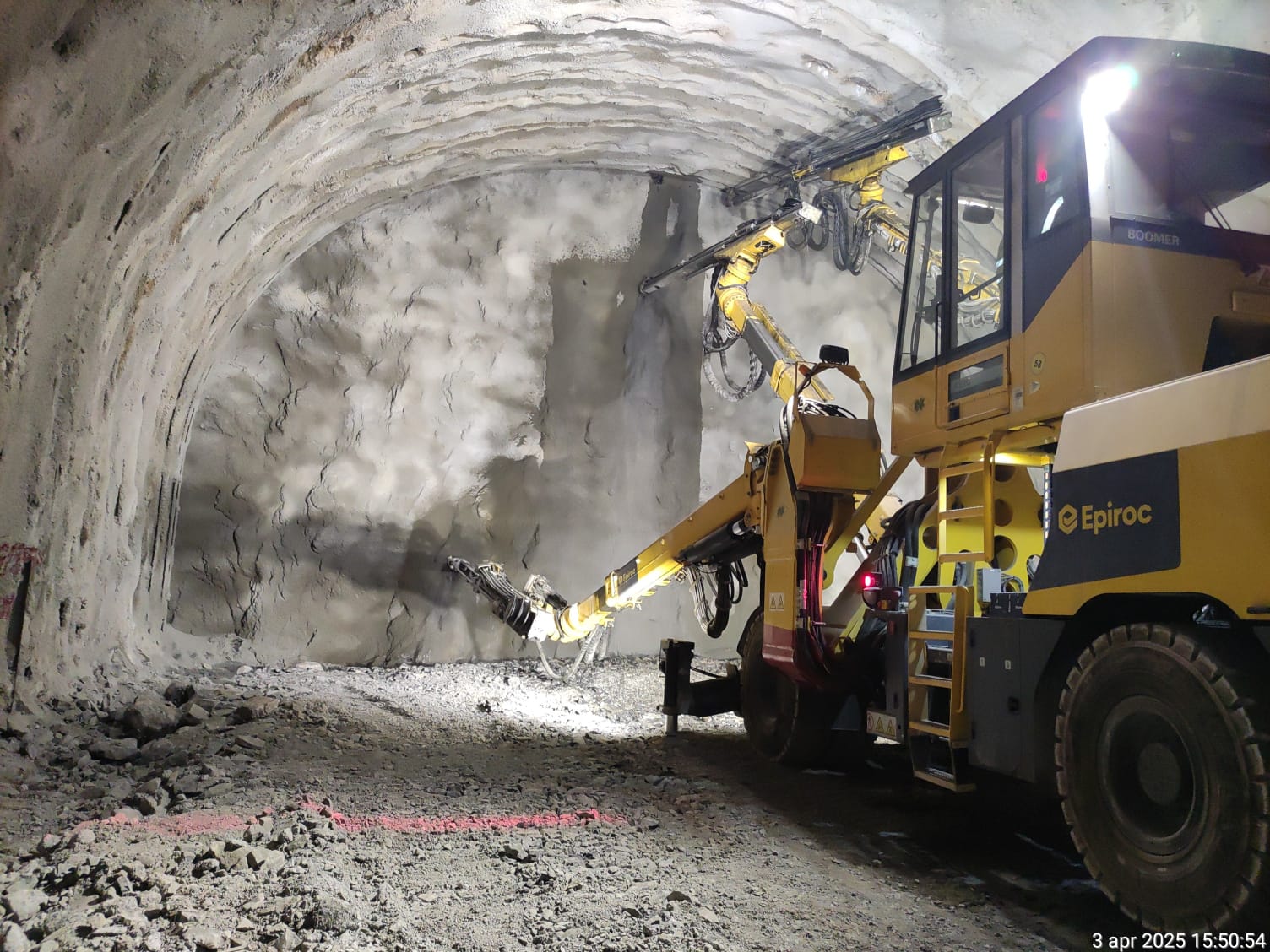 Variante della Tremezzina, a Colonno mezzi pronti per la prima esplosione dopo mesi