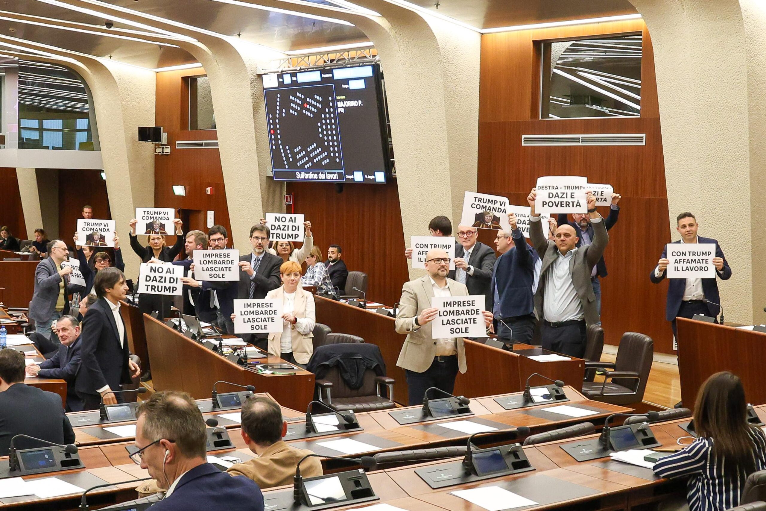 Dazi Usa, respinta mozione Pd in consiglio regionale. Protesta in aula: “Silenzio e immobilismo della giunta”
