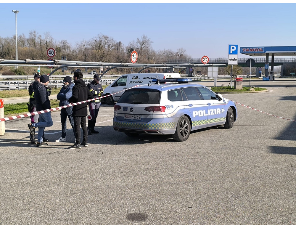 A 84 anni guida contromano in autostrada per 17 chilometri
