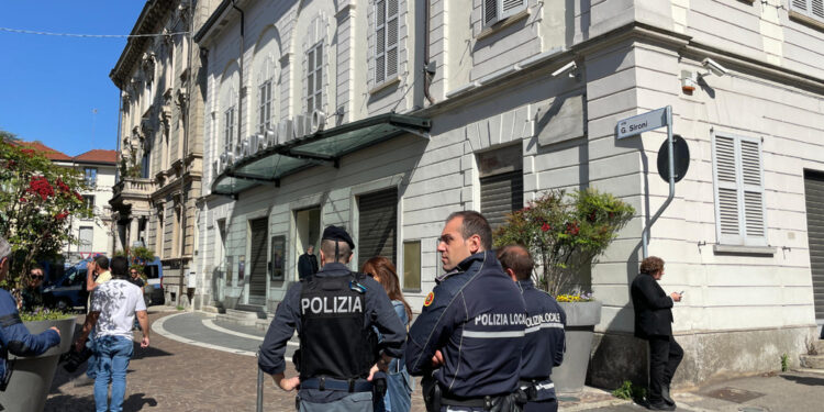 Contro manifestazione questa mattina nella cittadina lombarda