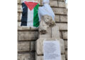 Statua coperta da sudario