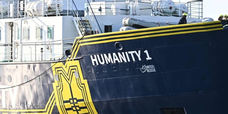Tra questi 16 minori non accompagnati e 6 donne