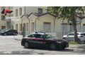 Un uomo sospettato di furto e una donna colpita accidentalmente