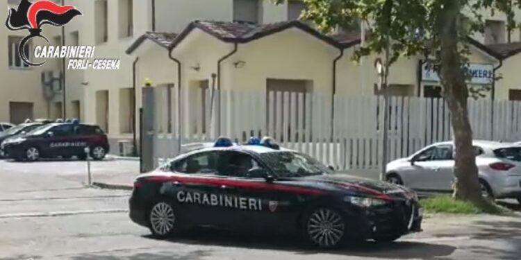 Un uomo sospettato di furto e una donna colpita accidentalmente
