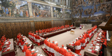 Concelebrano tutti i cardinali