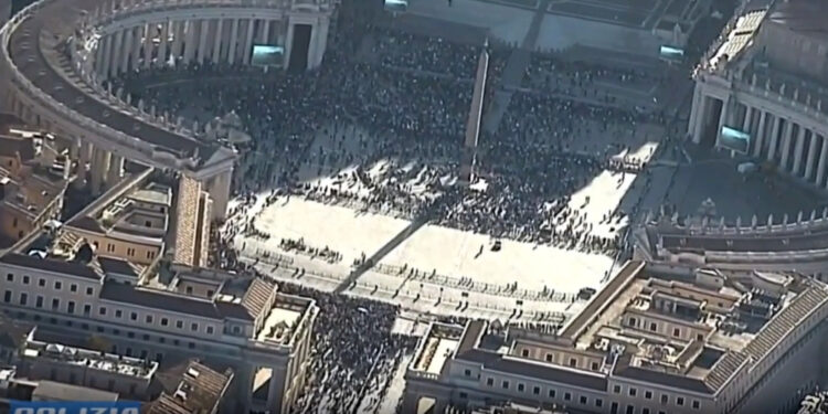 Prima la messa nella Cappella Paolina
