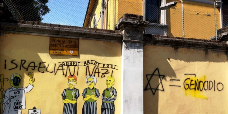 Comparsa scritta 'Genocidio' e baffetti da Hitler a Modiano