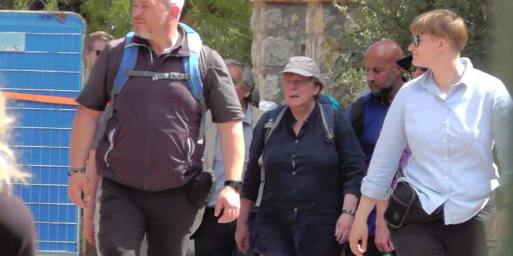 L'ex cancelliera tedesca estasiata dall'isola promette:"Tornerò"
