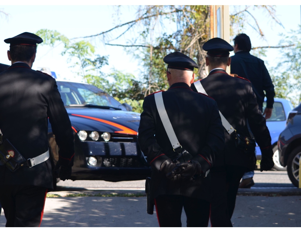 Arrestato con 21 chili di cocaina e kalashnikov in Toscana