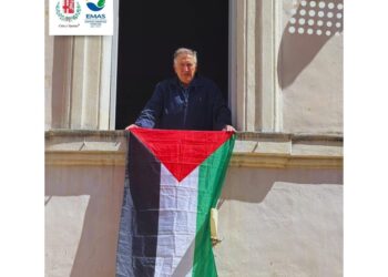 Il sindaco: 'Gesto simbolico per solidarietà alla popolazione'
