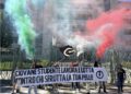 Fumogeni e protesta contro alternanza scuola-lavoro