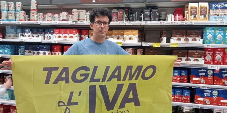 Volantinaggio degli attivisti per il boicottaggio di massa