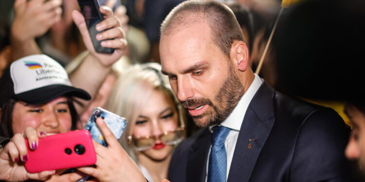 Figlio dell'ex presidente è accusato di 'pressioni' su giudici