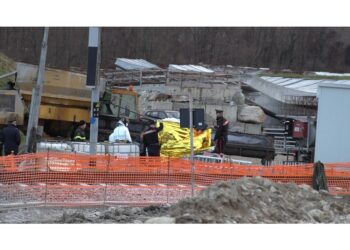 Stava controllando avanzamento lavori di una ristrutturazione