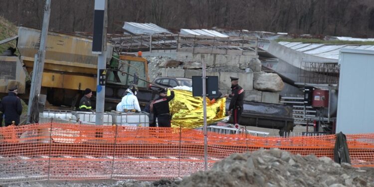 Stava controllando avanzamento lavori di una ristrutturazione